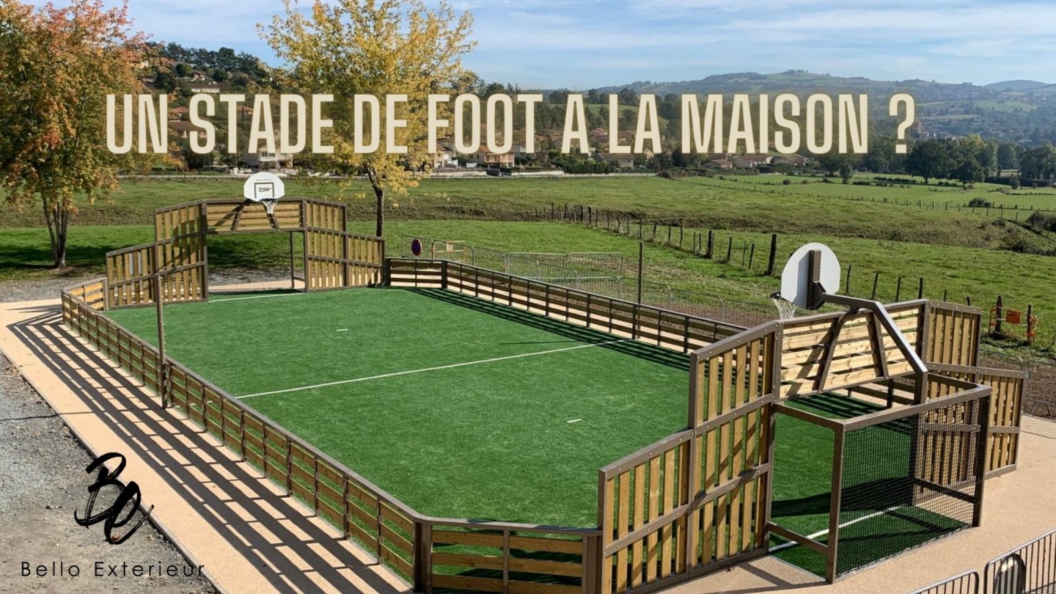 Un Mini Terrain De Foot En Gazon Synthétique - Bello Extérieur